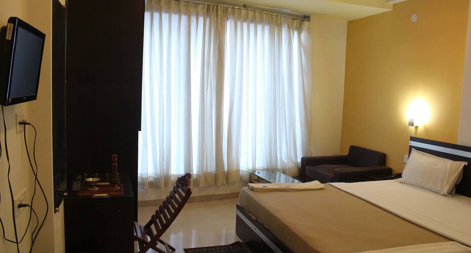 Green Hill Lodge, Pune 1